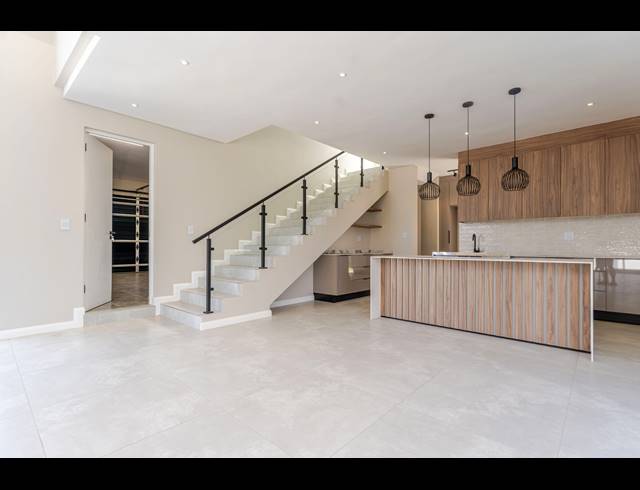 4 BEDROOM FREEHOLD FOR SALE IN OLIFANTSFONTEIN